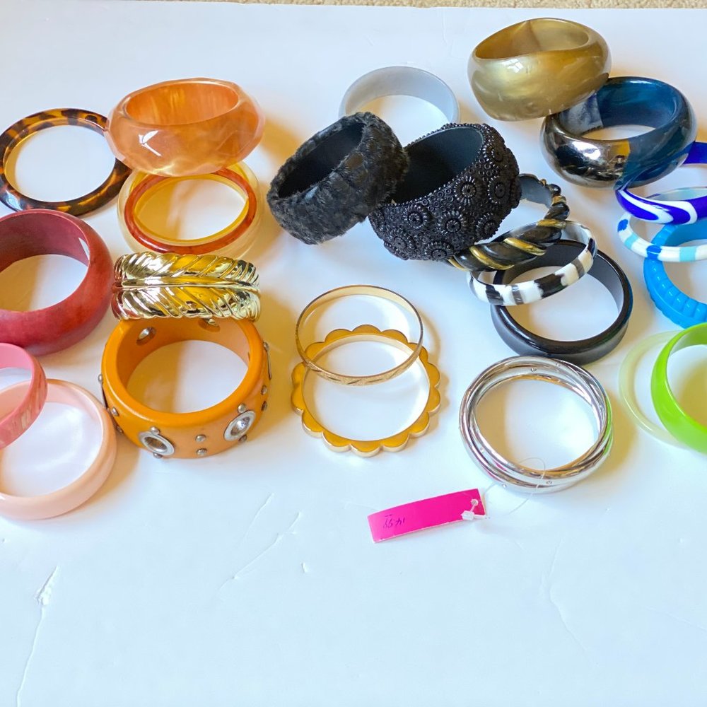 Fabulous lot of 25 Bangle Bracelets: Mix Materials